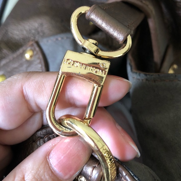 LV Mahina metallic brown ‘L’ hobo bag - Picture 9 of 15